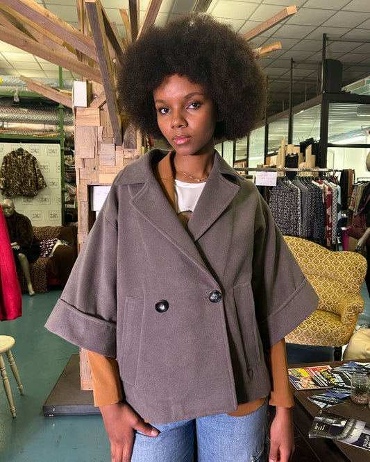 Cappotto corto manica larga