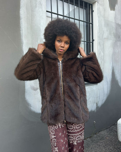 Pelliccia con cappuccio